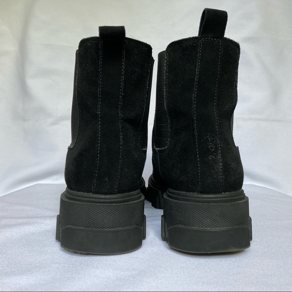 Urban Outfitters Lorenza Black Suede Chelsea Chunky Boots Lug Sole - Picture 3 of 9